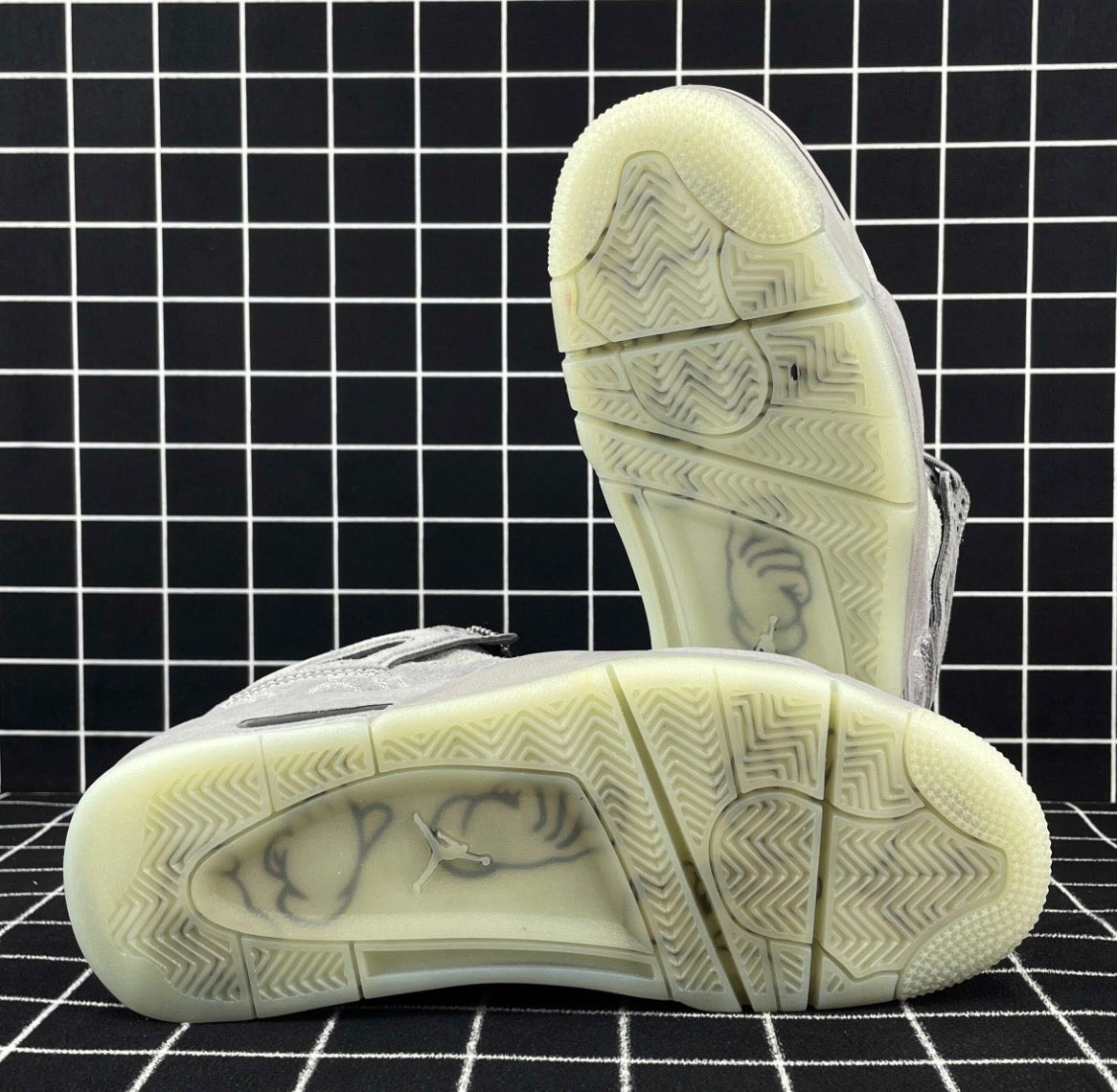 Air Jordan 4 Retro x KAWS “Cool Grey” (Premium)