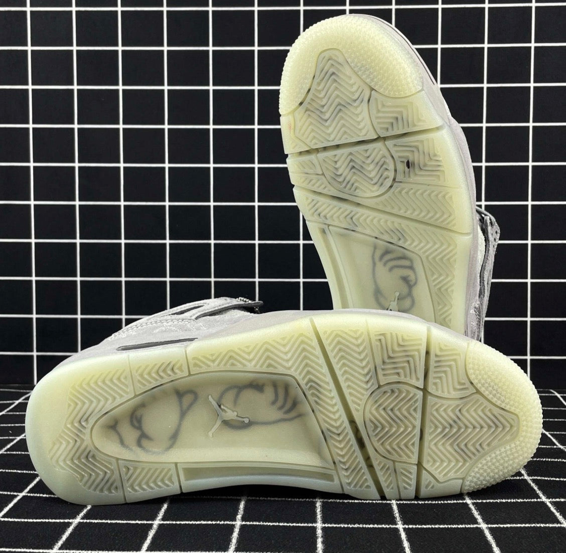 KAWS x Air Jordan 4 Retro